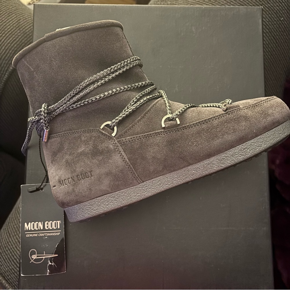 Moon Boot Far Side Low Suede Size 37
